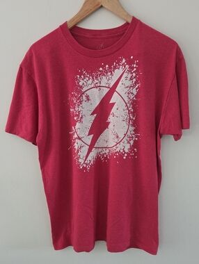 Men's Red Short-Sleeve The Flash Graphic Tee with White Lightning Bolt DC Comics